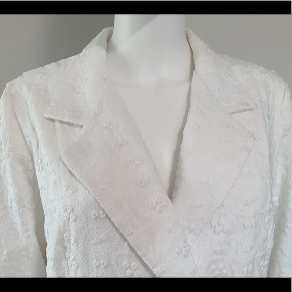 White Dubai cotton embroidered Abaya - Picture 4 of 6